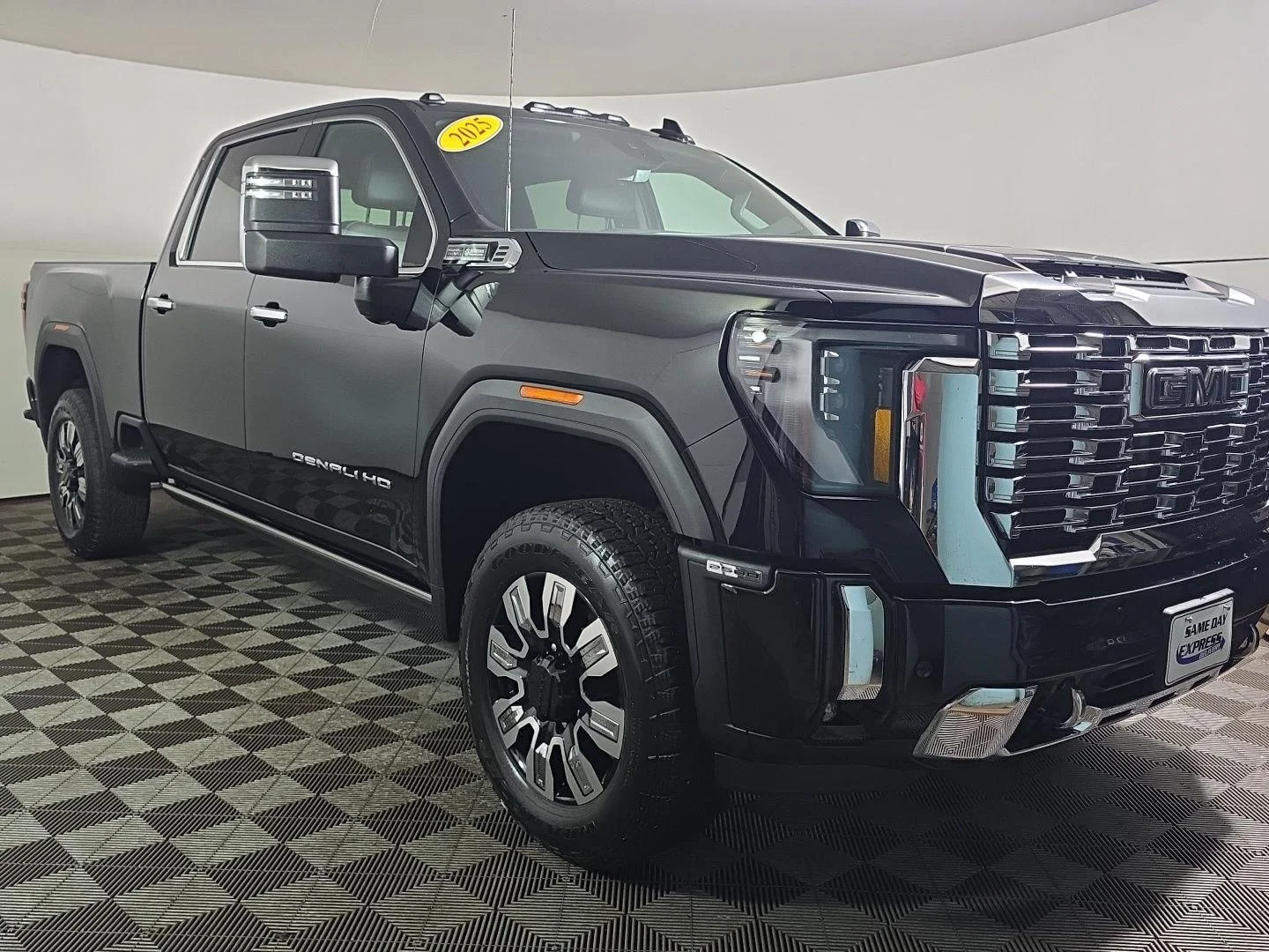 Used 2025 Onyx Black GMC Denali image 9