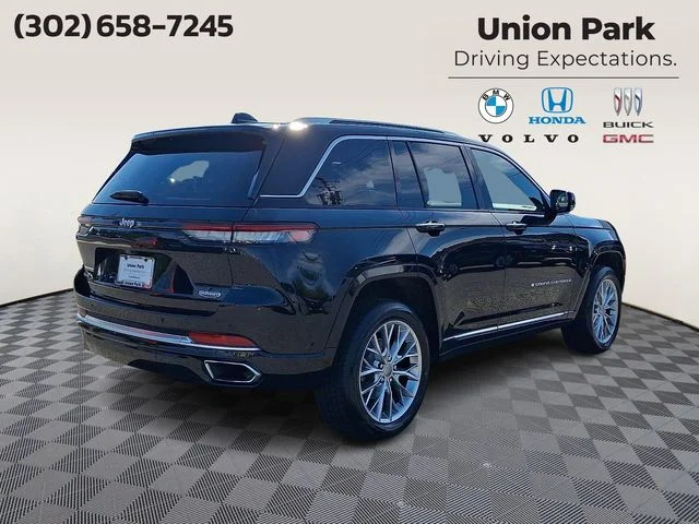 Used 2023 Diamond Black Jeep Summit image 4