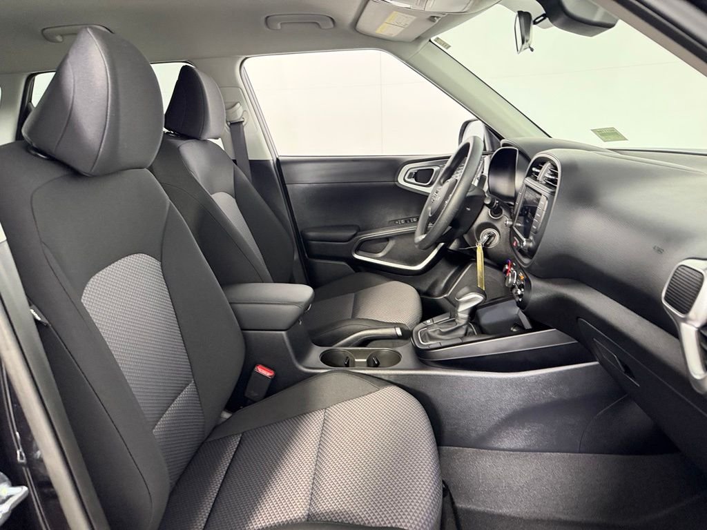 2025 Kia Soul LX - Photo 31