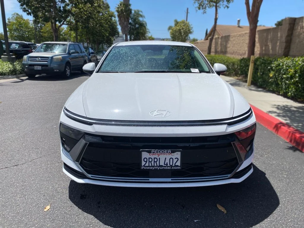 Used 2025 White Hyundai SE image 2
