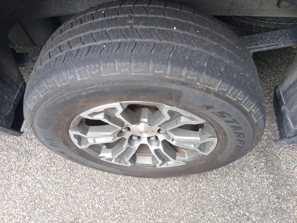 Used 2019 White GMC SLE image 5