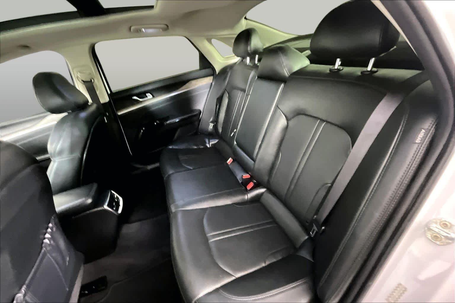 Used 2022 Glacial White Pearl Kia EX image 17