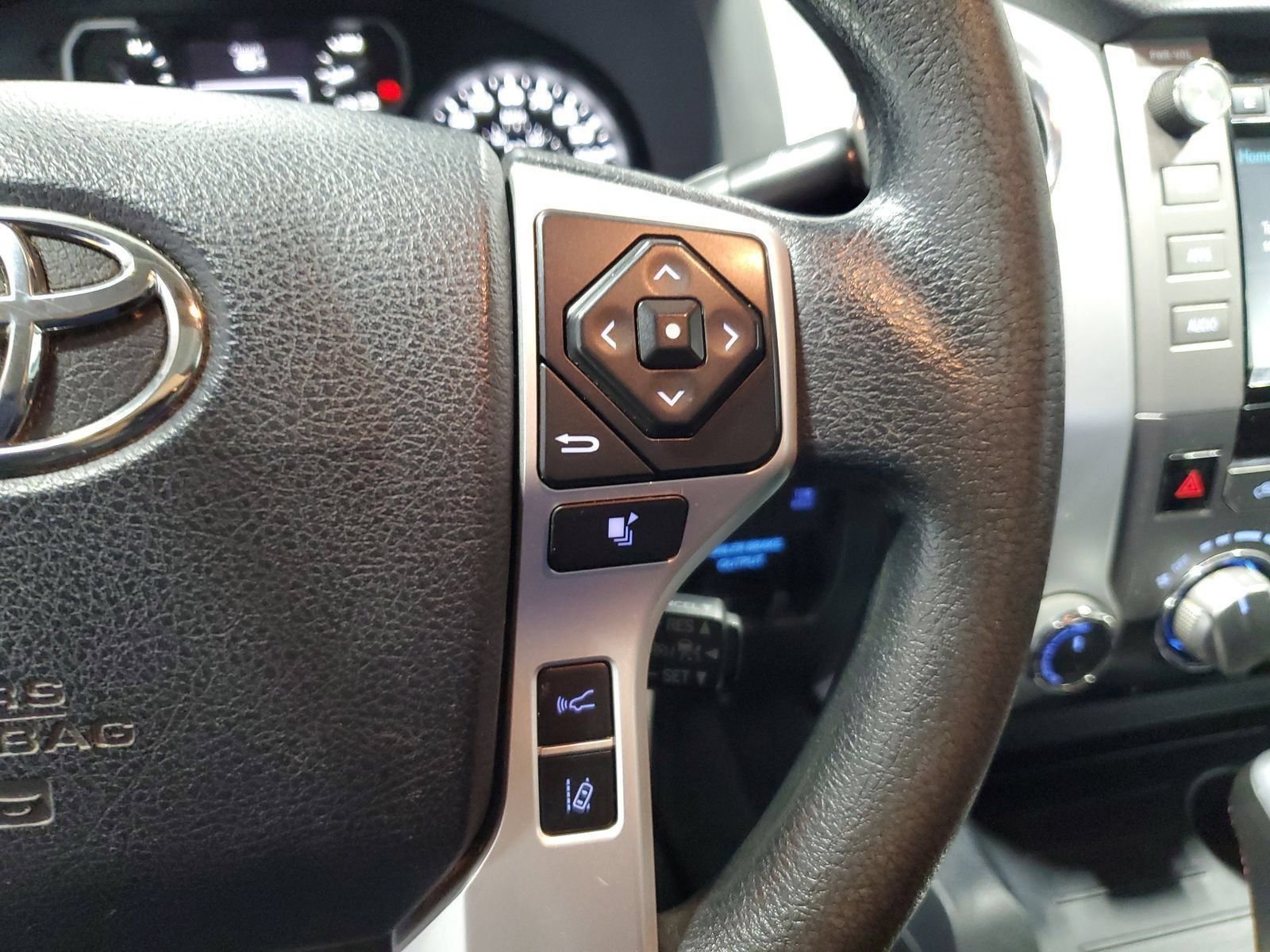 Used 2019 White Toyota SR5 image 21