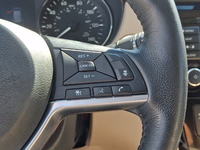 Used 2018 White Nissan SL image 23