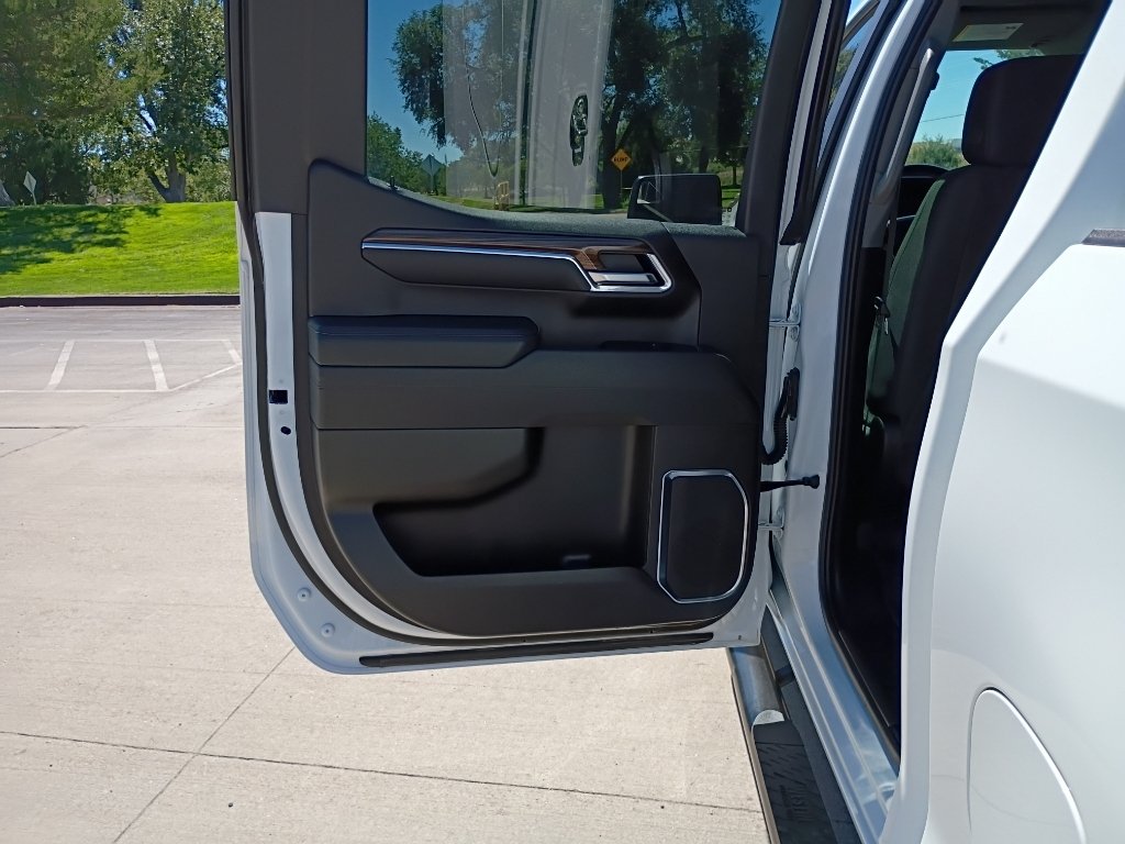 Used 2025 Summit White Chevrolet LT Trail Boss image 18