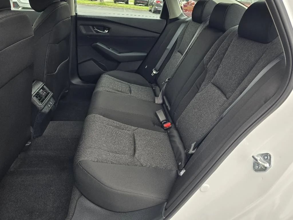 New 2025 Platinum White Pearl Honda SE image 12