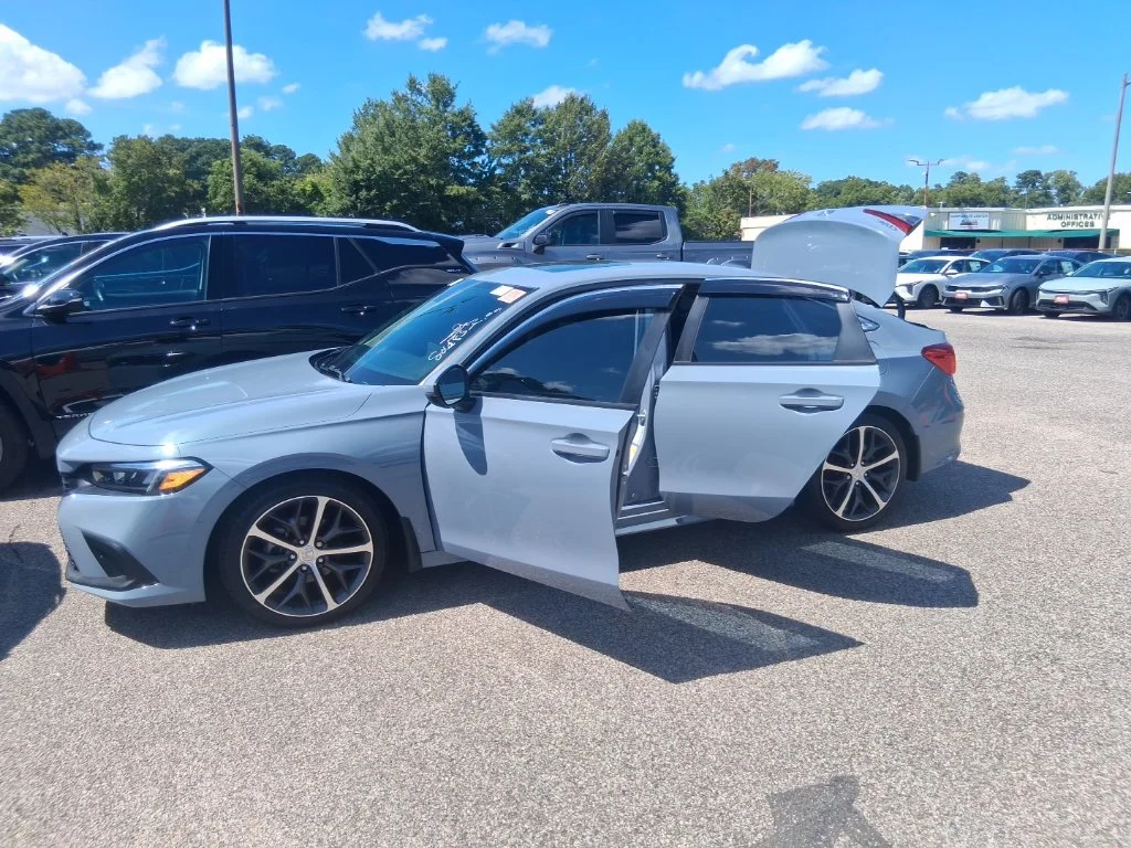 Used 2022 Black Honda Touring image 17