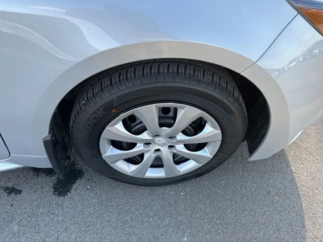 2026 Toyota Corolla LE - Photo 8