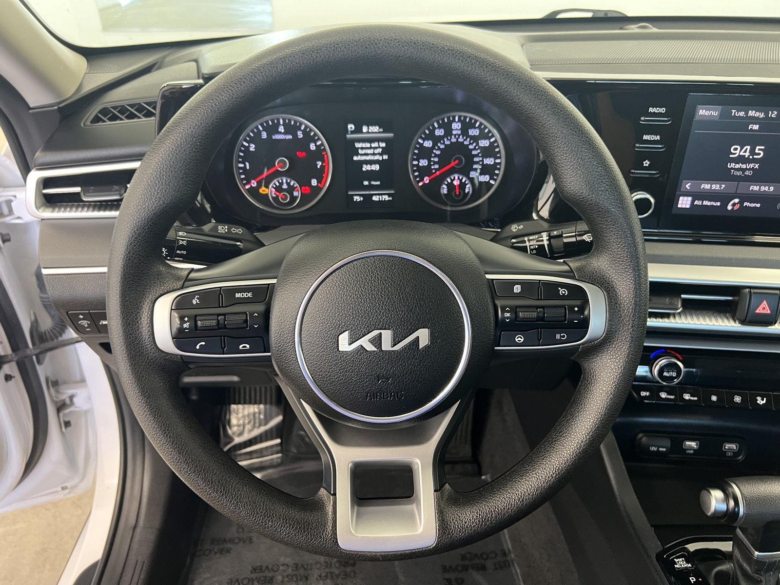 Used 2023 Glacial White Pearl Kia LXS image 14