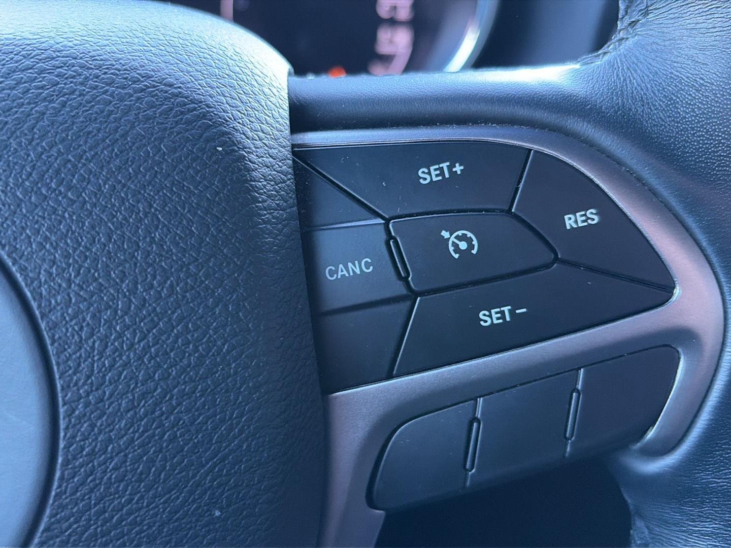Used 2019 Diamond Black Crystal Pearlcoat Jeep Altitude image 14