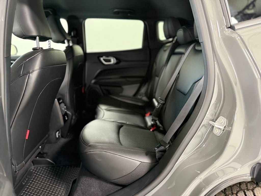 New 2026 Sting-Gray Clear-Coat Exterior Paint Jeep Trailhawk image 19