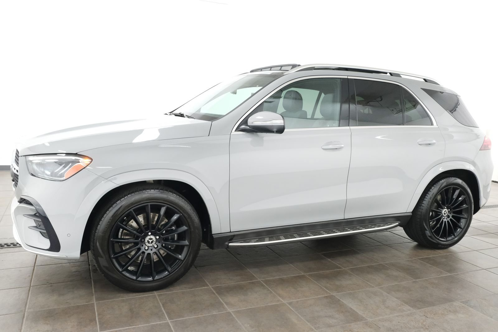 Used 2024 MANUFAKTUR Alpine Gray Mercedes-Benz GLE 450 image 3