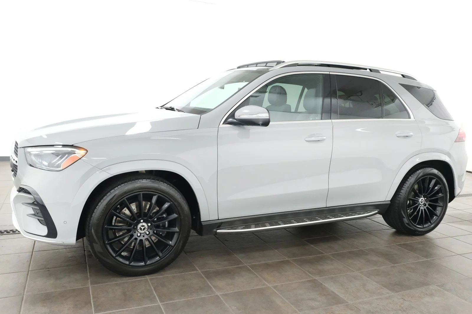Used 2024 White Mercedes-Benz GLE 450 image 3