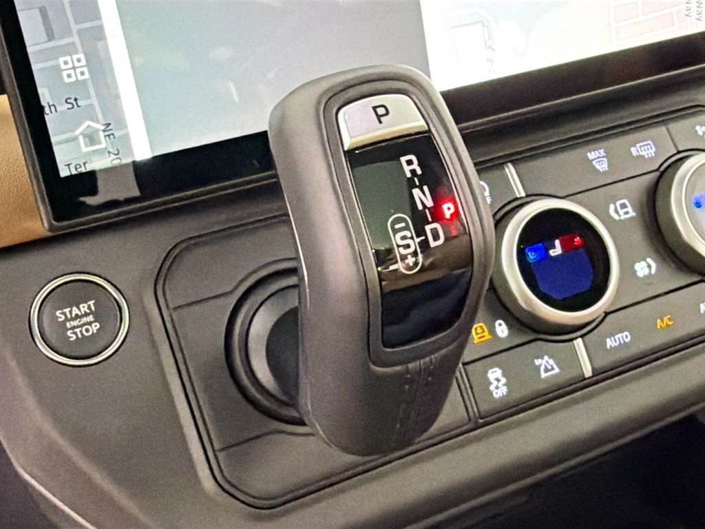 New 2026 Fuji White Land Rover X-Dynamic SE image 17