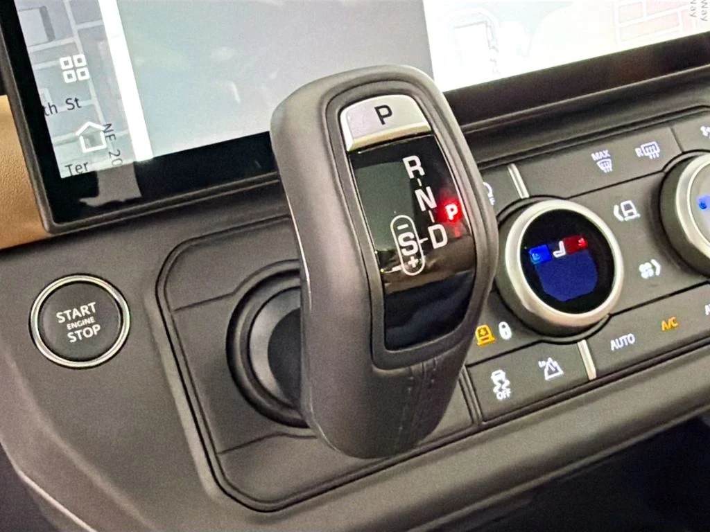 New 2026 Fuji White Land Rover X-Dynamic SE image 17