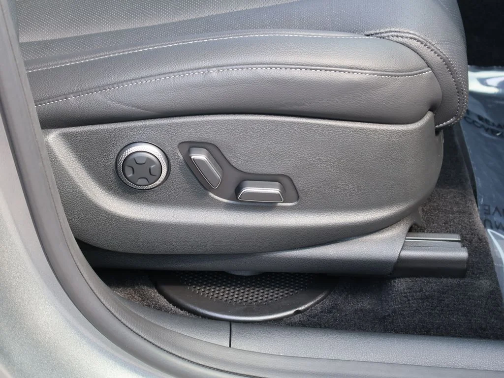 Used 2026 Silver Genesis 2.5T image 9
