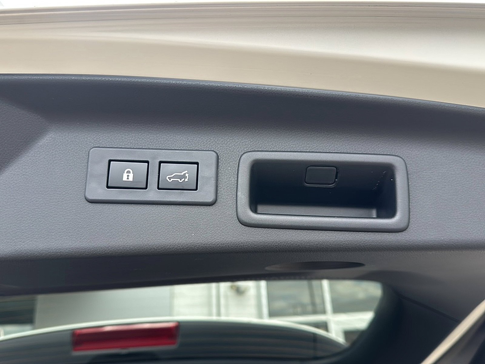Used 2025 Crystal White Pearl Subaru Limited Hybrid image 26