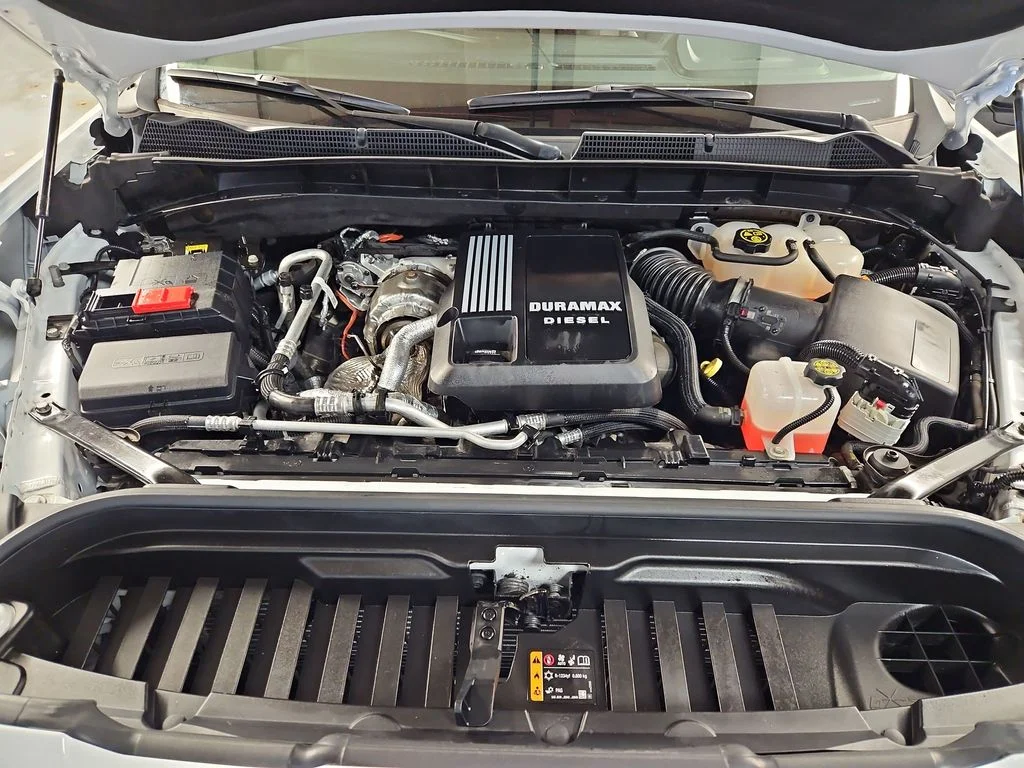 Used 2023 White GMC Elevation image 10
