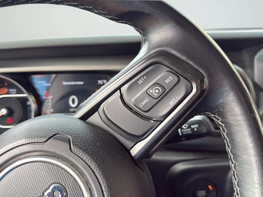 Used 2021 Green Jeep Sport S image 38