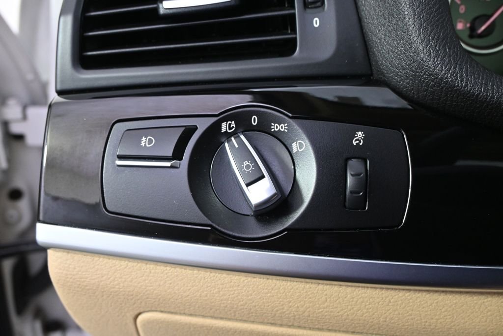 Used 2017 White Metallic BMW xDrive28i image 24