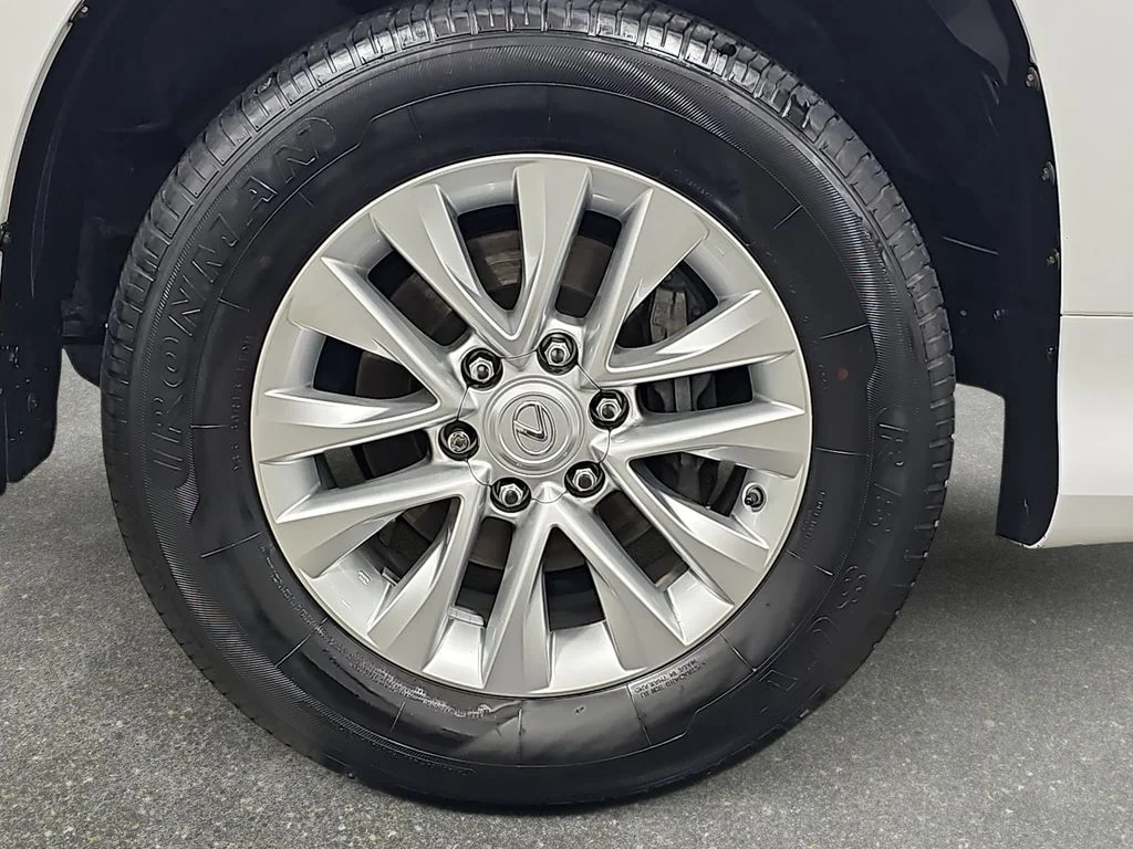 Used 2019 White Lexus 460 image 34