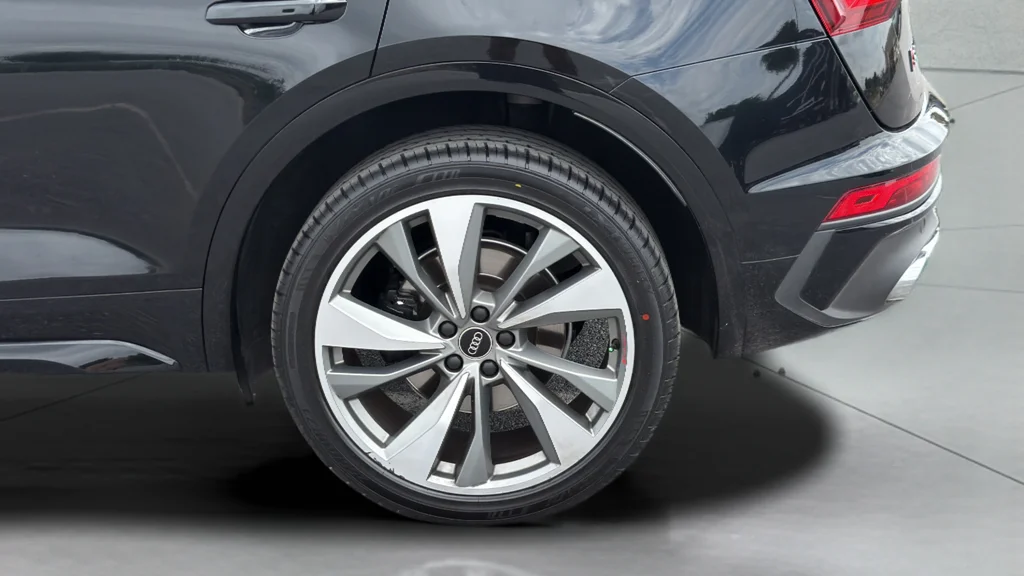 Used 2024  Audi Premium Plus image 16