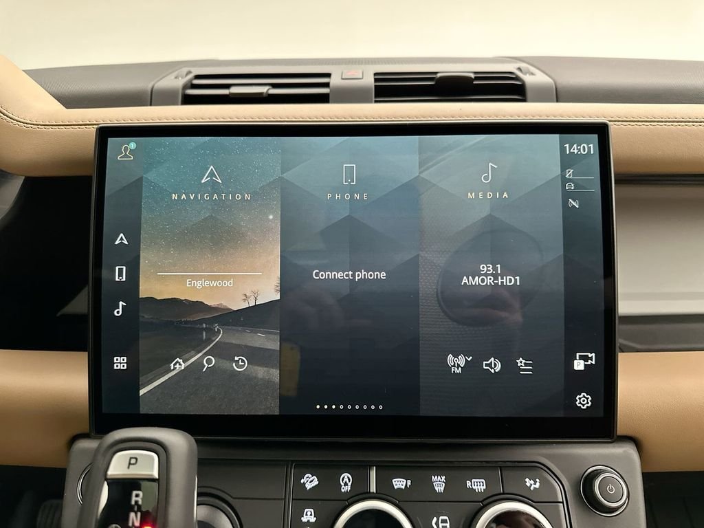 New 2026 Fuji White Land Rover X-Dynamic SE image 22