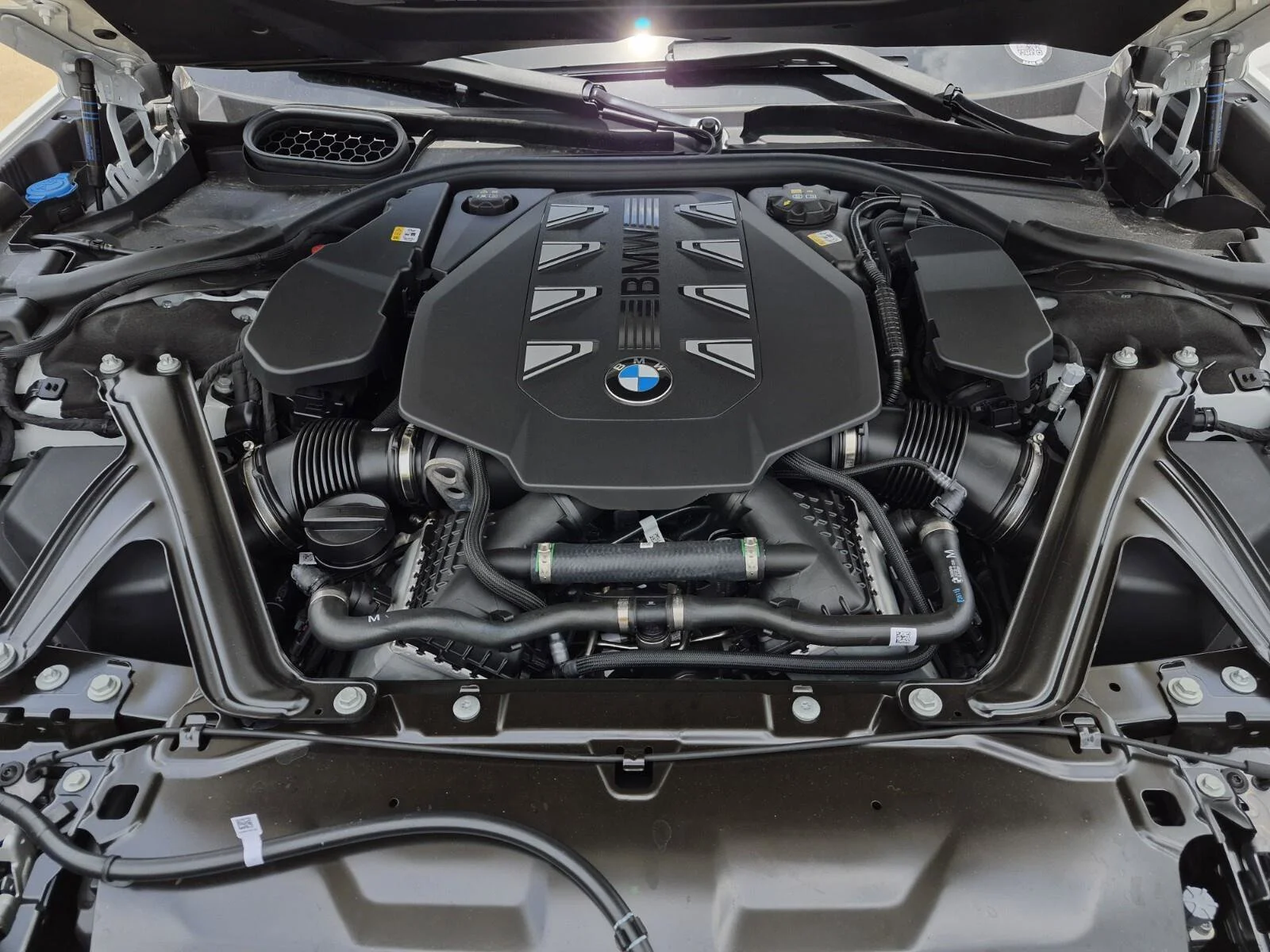 New 2026 Mineral White Metallic BMW 760i xDrive image 10
