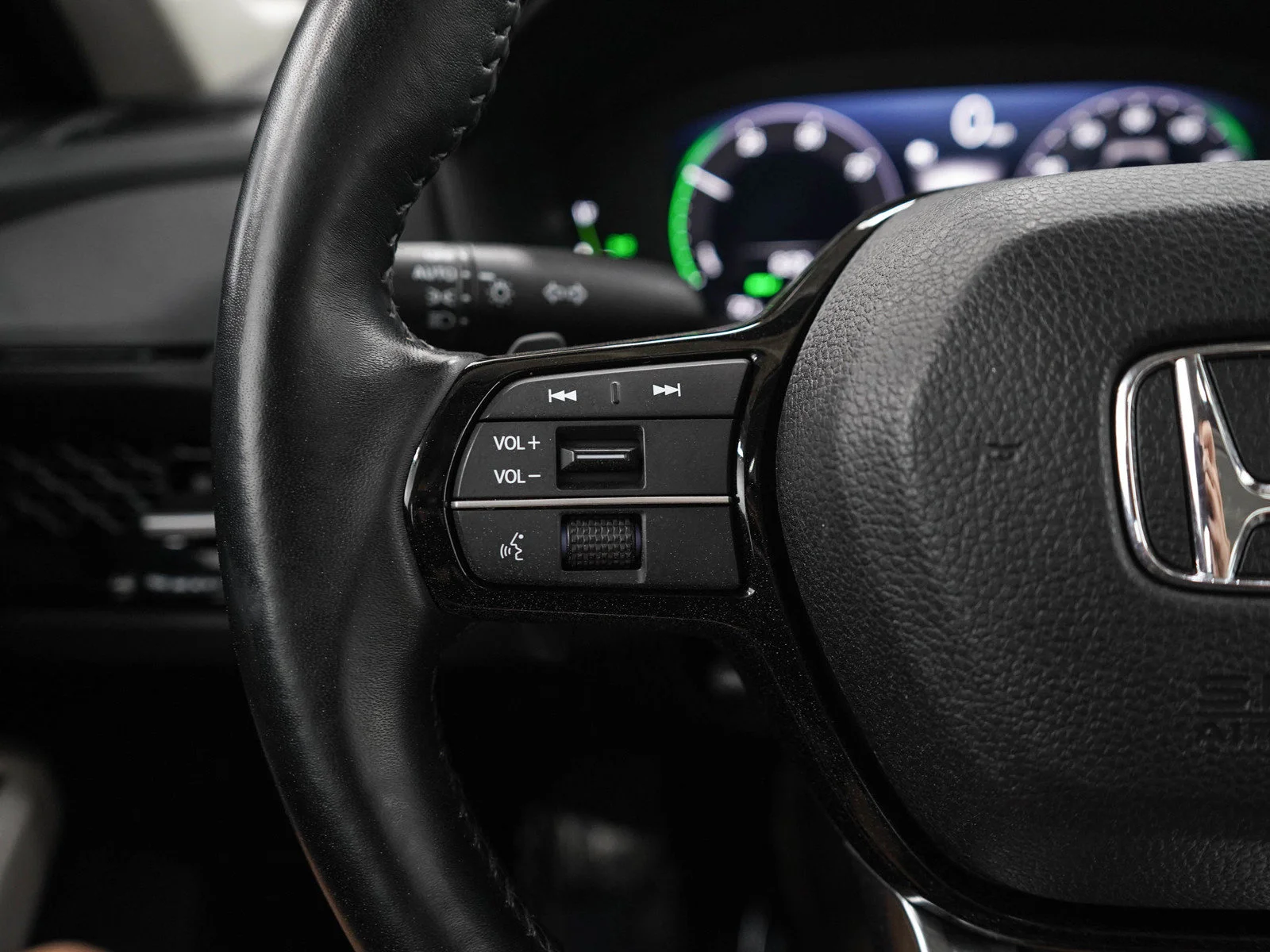 Used 2023 White Honda Touring image 25