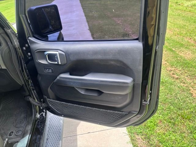 Used 2020 Black Jeep Unlimited Sahara image 16