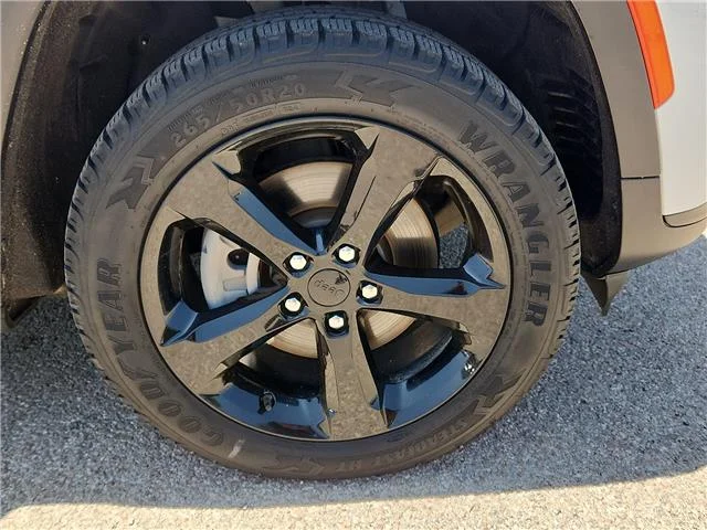 Used 2023 White Jeep Altitude 4x4 image 7