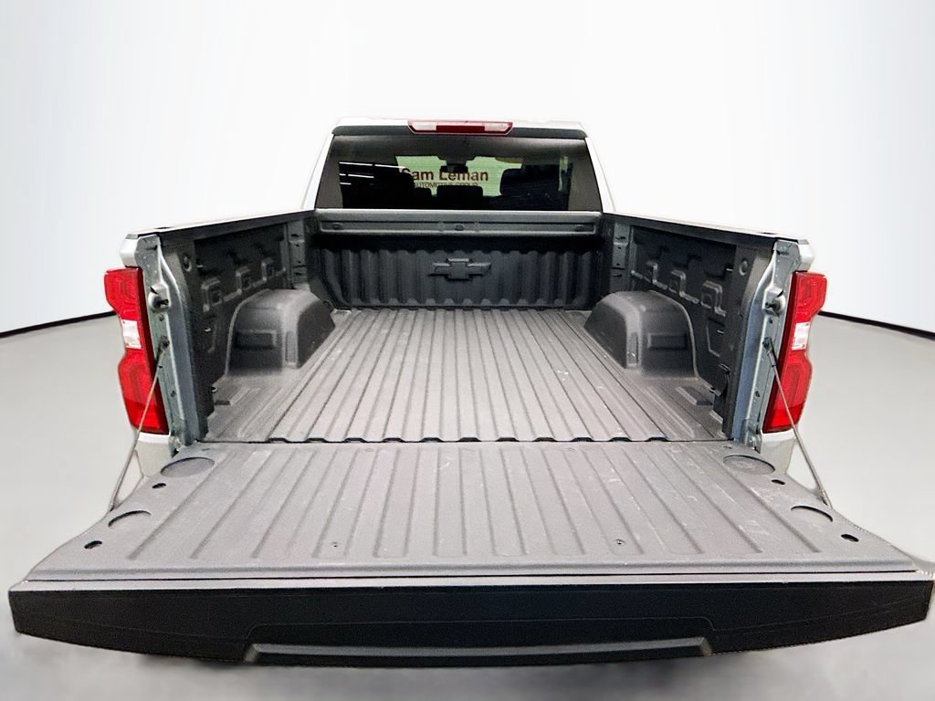 Used 2025 Sterling Gray Metallic Chevrolet RST image 27