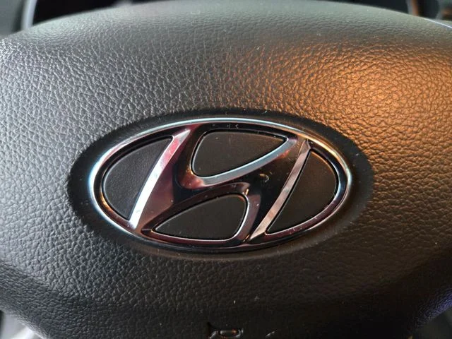Used 2023 White Hyundai SEL image 32