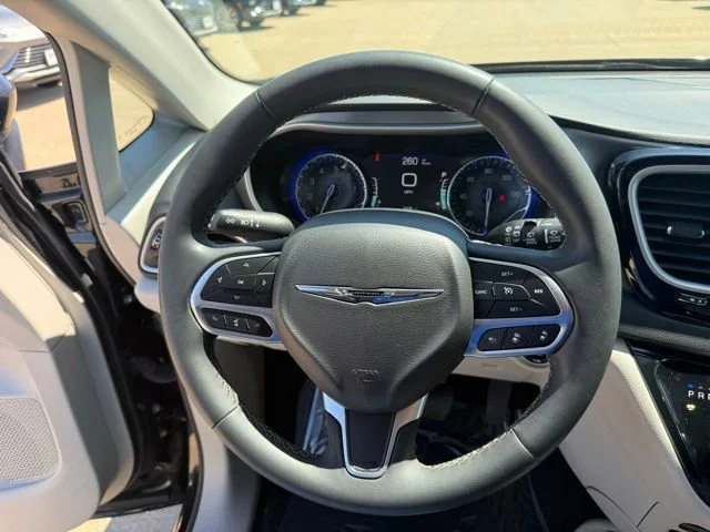 Used 2023 Black Chrysler Touring L image 15