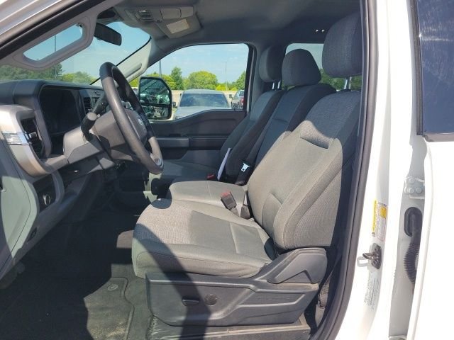Used 2025 Oxford White Ford XLT image 17