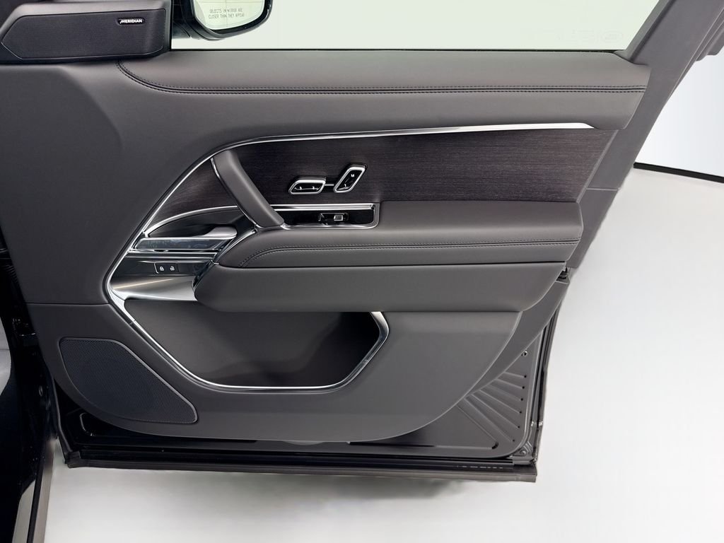 New 2026 Santorini Black LAND ROVER SE image 24