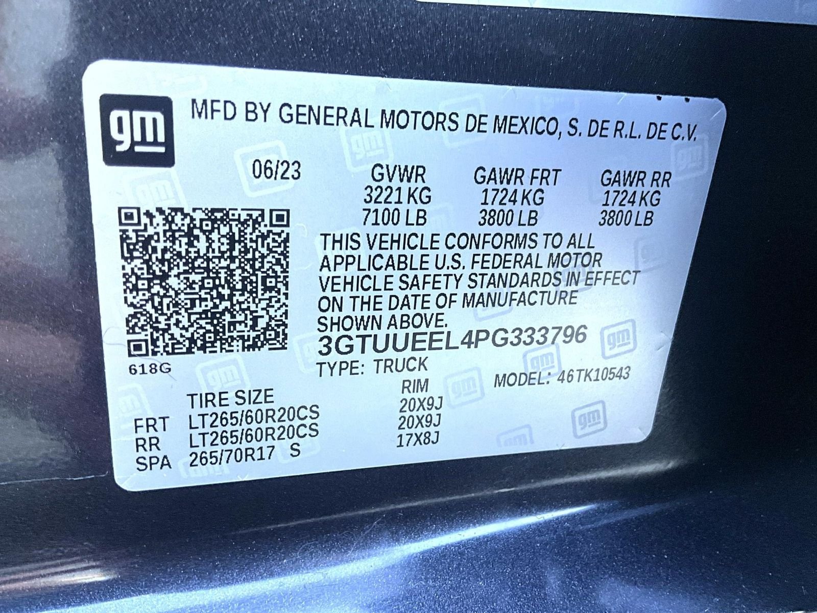 Used 2023 Silver GMC AT4 image 27