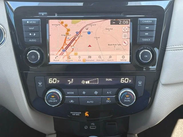 Used 2020 Green Nissan SL image 28