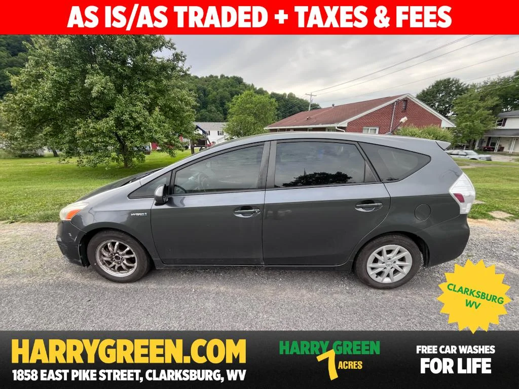 2013 Toyota Prius v Five's photo
