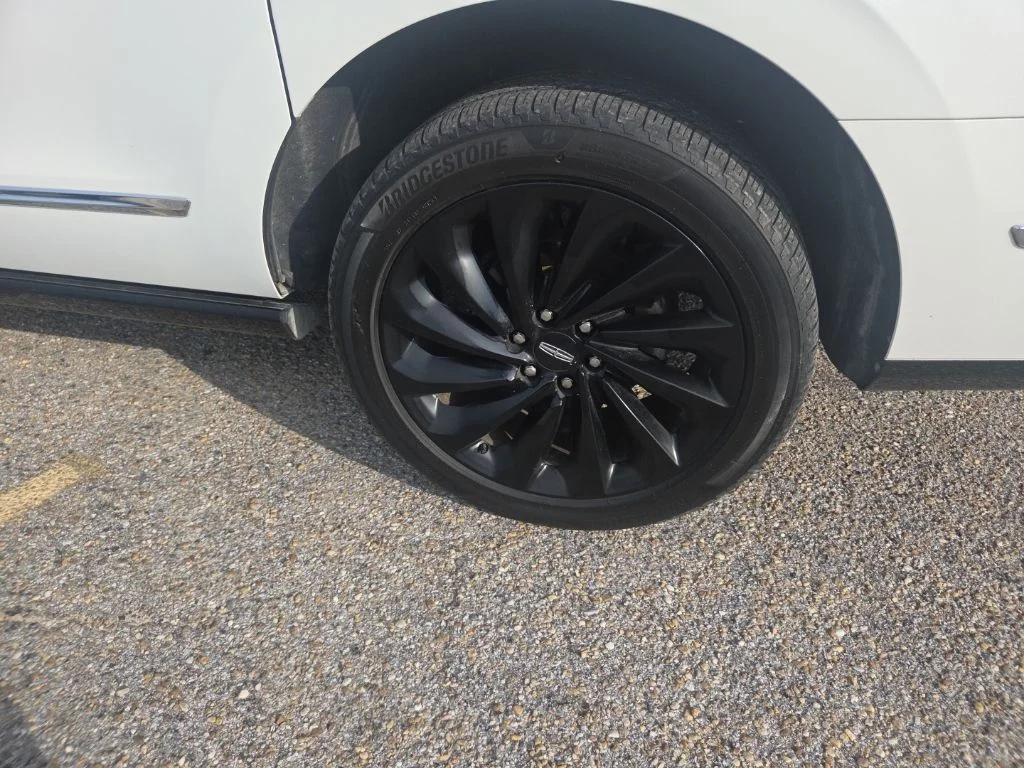 Used 2020 White Lincoln Reserve image 15