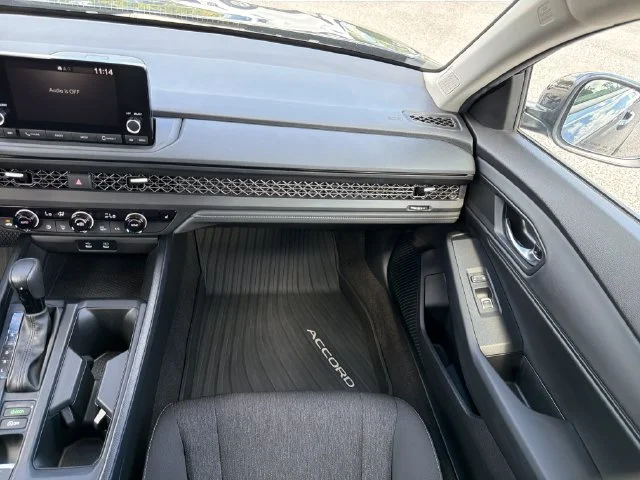Used 2025  Honda SE image 16