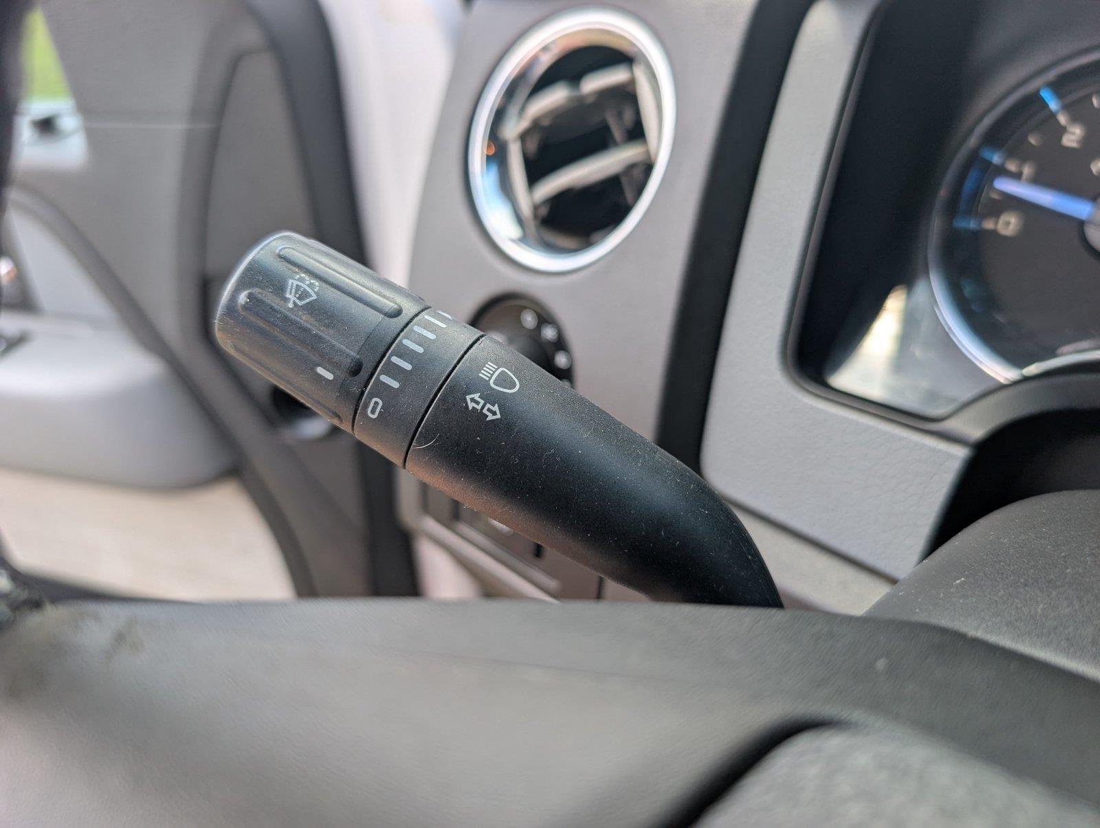 Used 2013 Oxford White/Ingot Silver Metallic Ford XLT image 26