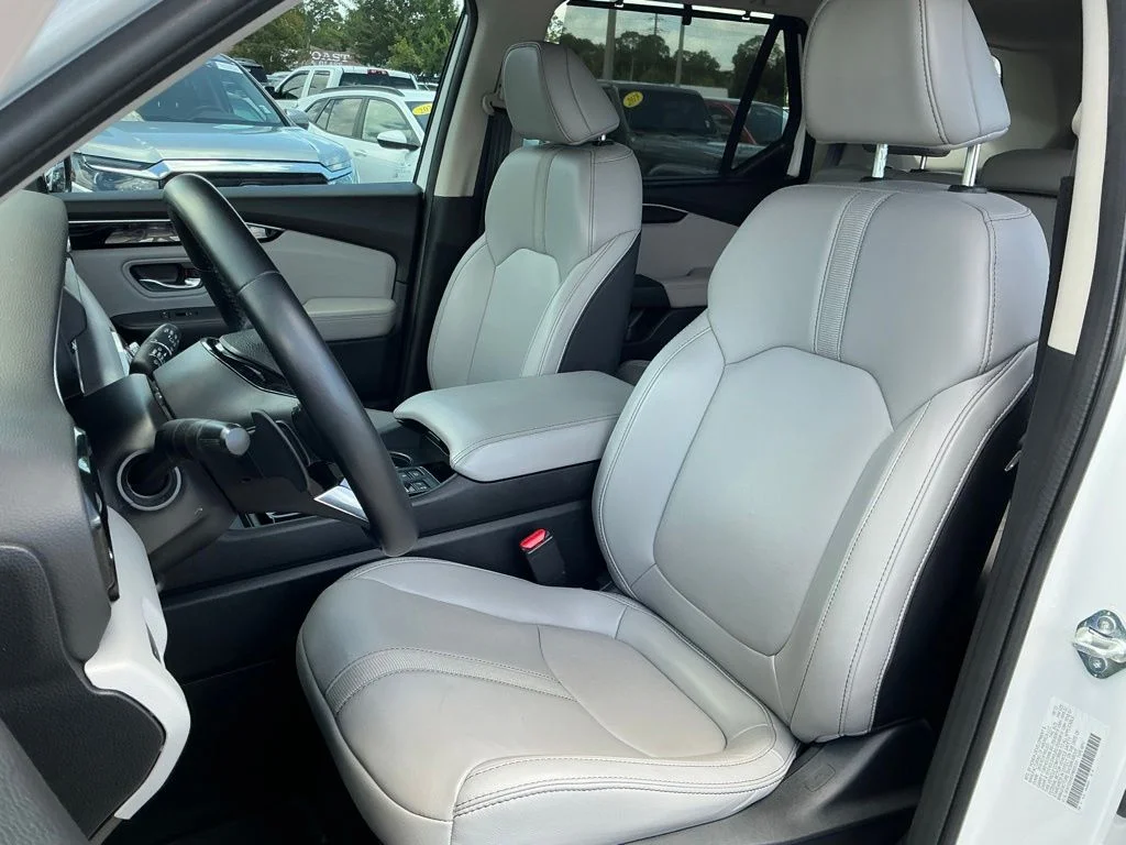 Used 2023 White Honda EX-L image 37