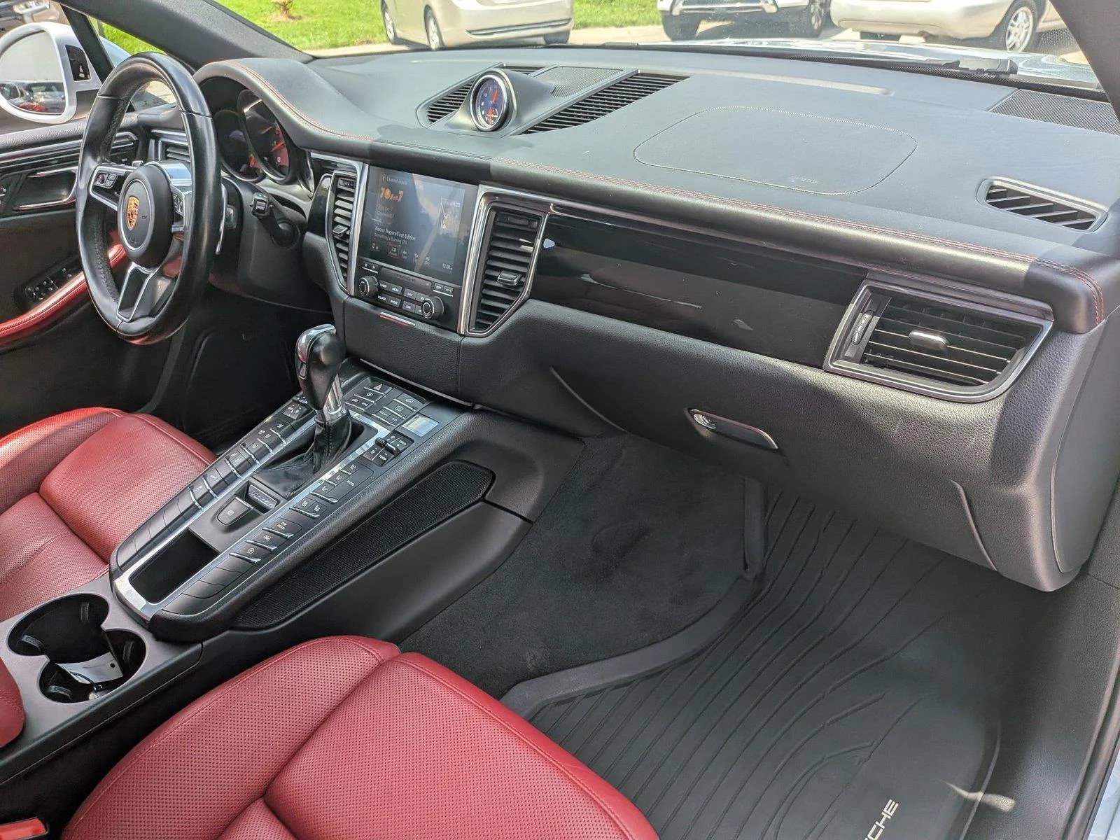 Used 2018 Rhodium Silver Metallic Porsche S image 33