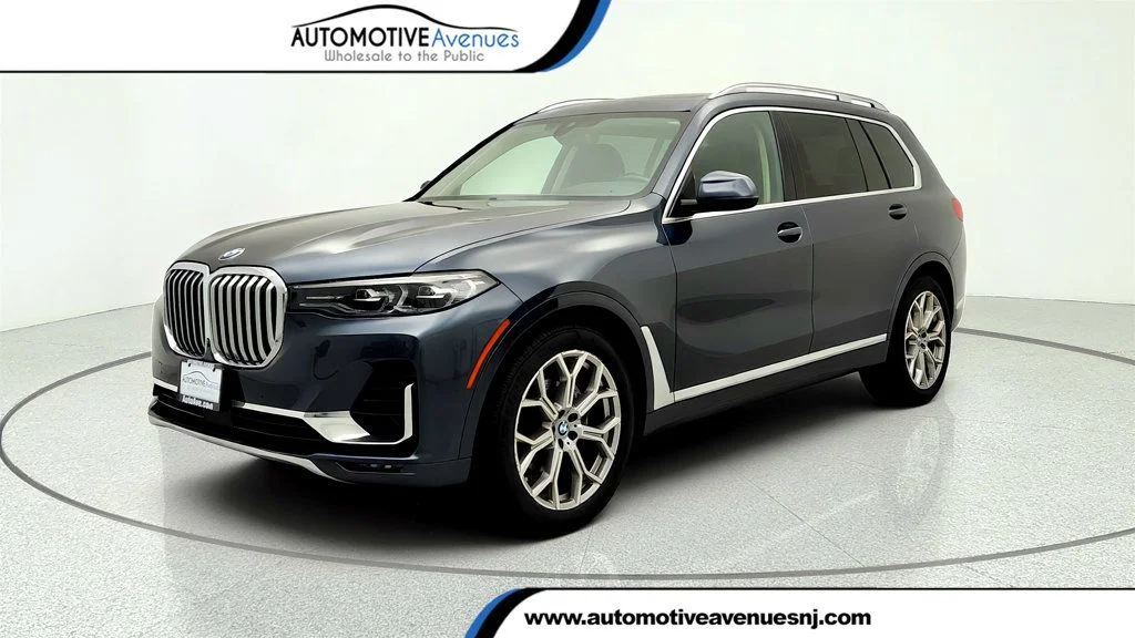 Used 2021 Arctic Grey Metallic BMW xDrive40i SAV w/ Premium, Parking Assistance & Cold Weather Pkgs image 1