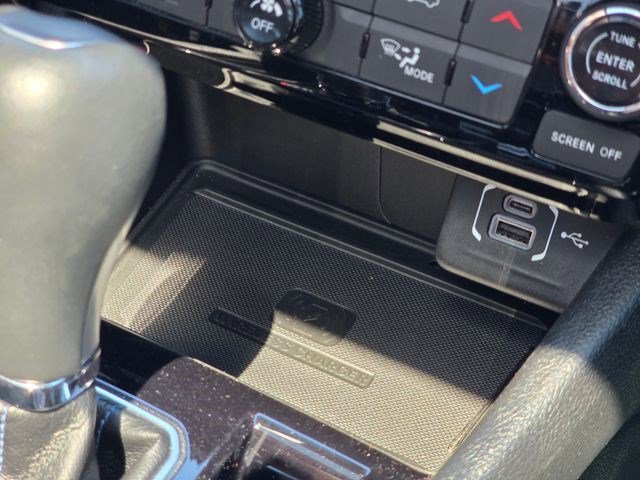Certified Used 2022 Diamond Black Crystal Pearlcoat Jeep Latitude image 31