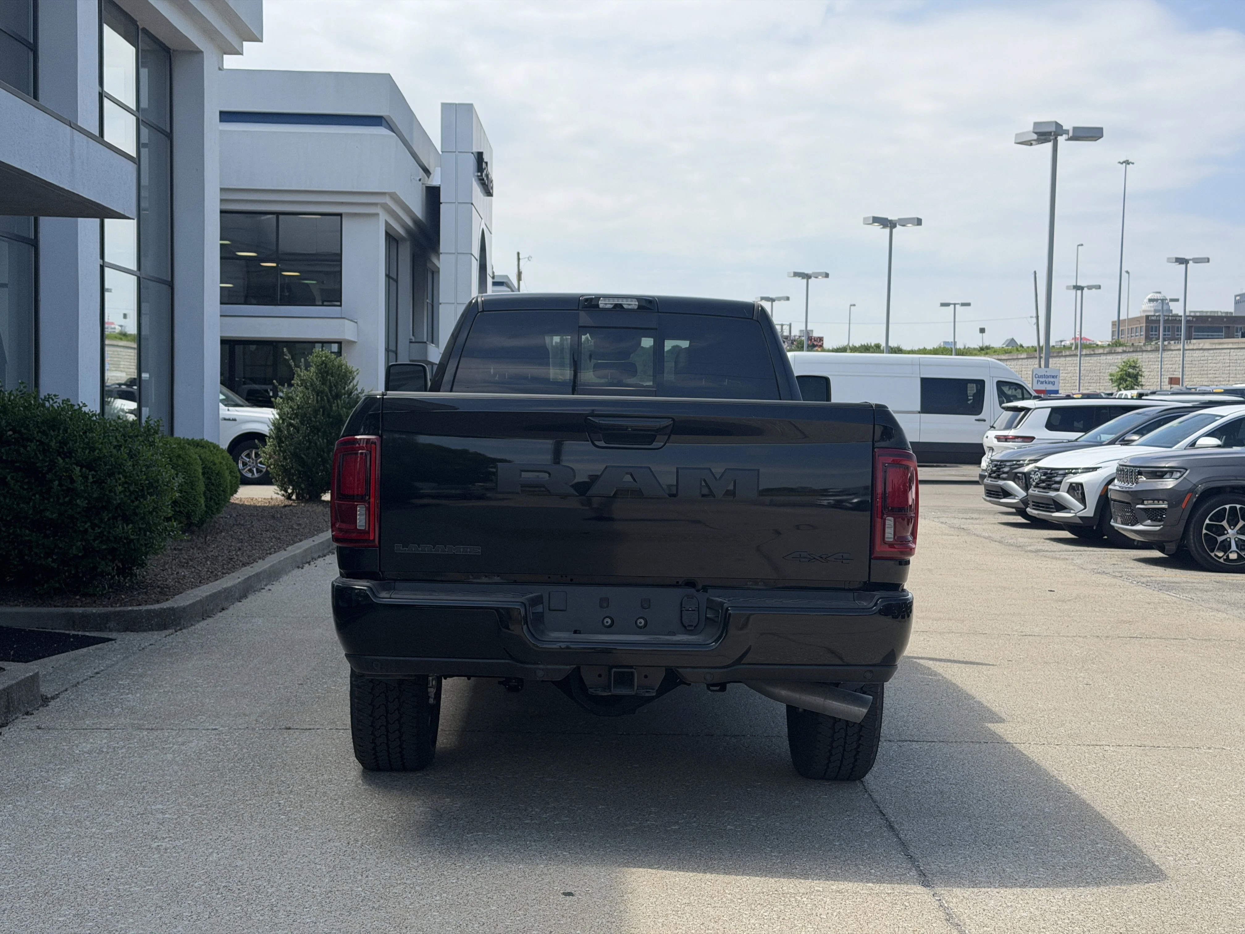 New 2026 Diamond Black Crystal Pearl-Coat Exterior Paint RAM Laramie image 6