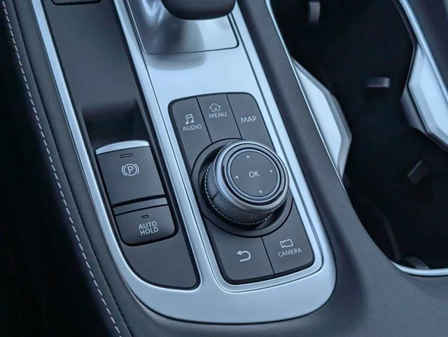 New 2027 MINERAL BLACK INFINITI LUXE image 18