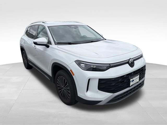 Used 2025 White/off-white Volkswagen 2.0T S image 3