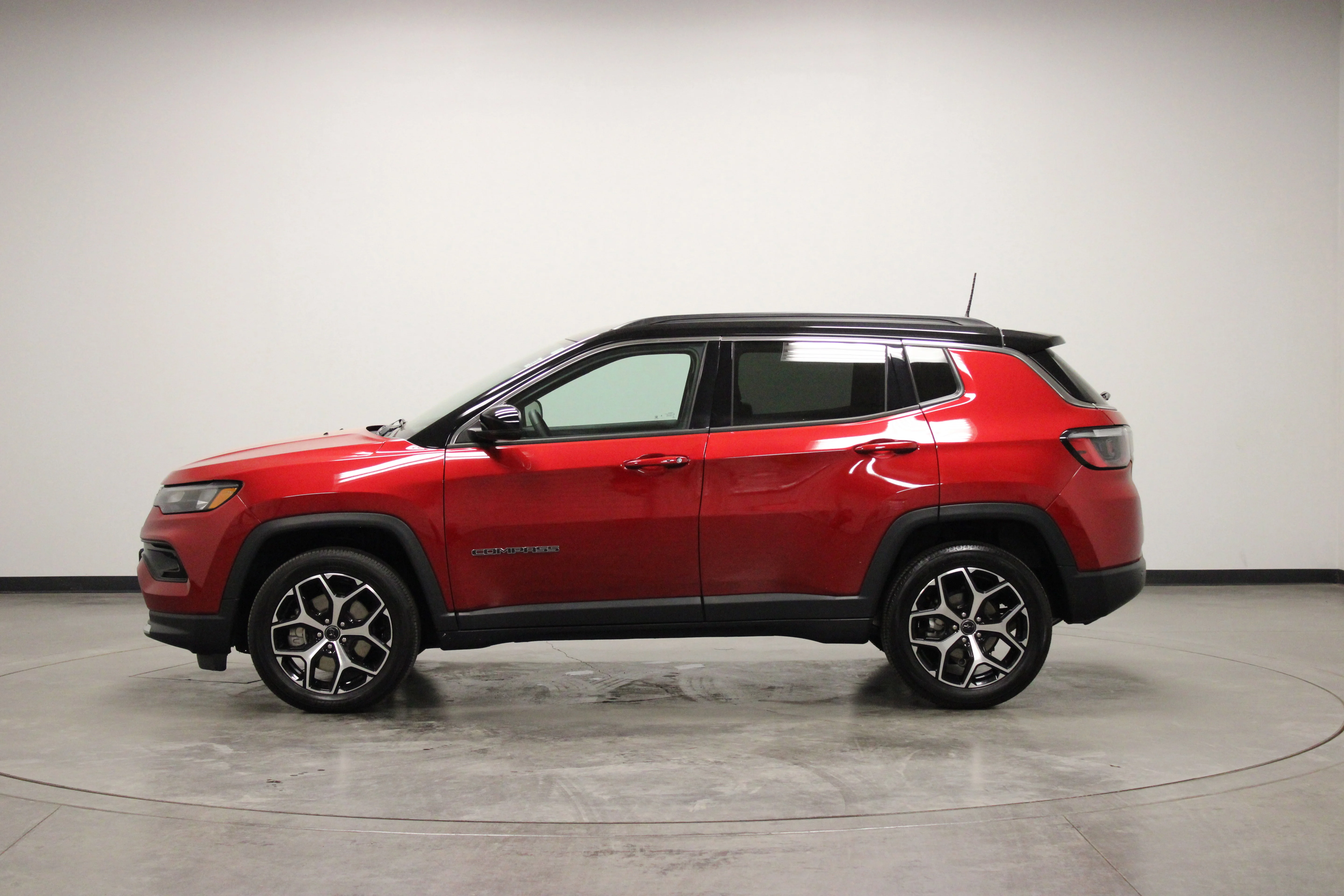 Used 2025 Red Hot Pearlcoat Jeep Limited image 5